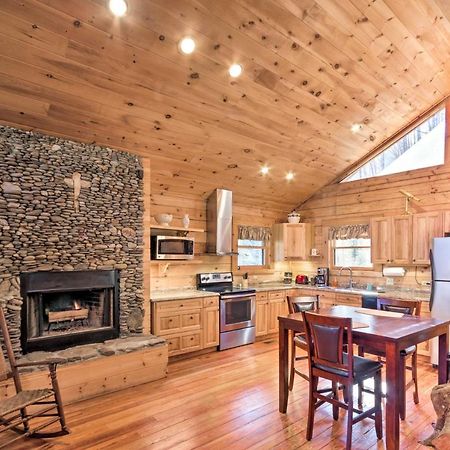 Bryson City Cabin With Wraparound Deck And Hot Tub Luaran gambar