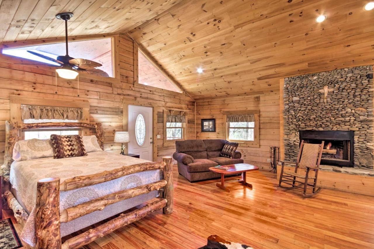 Bryson City Cabin With Wraparound Deck And Hot Tub Luaran gambar