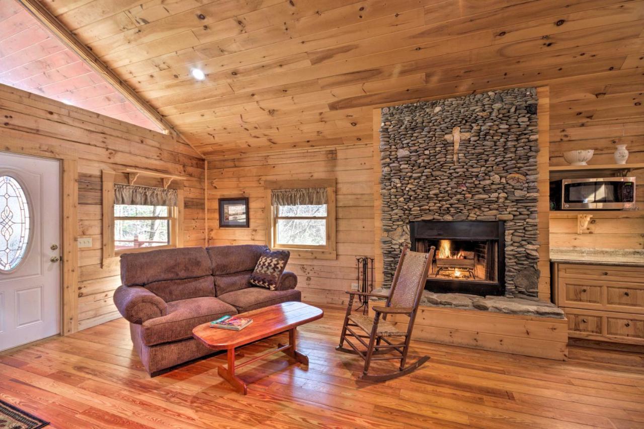 Bryson City Cabin With Wraparound Deck And Hot Tub Luaran gambar