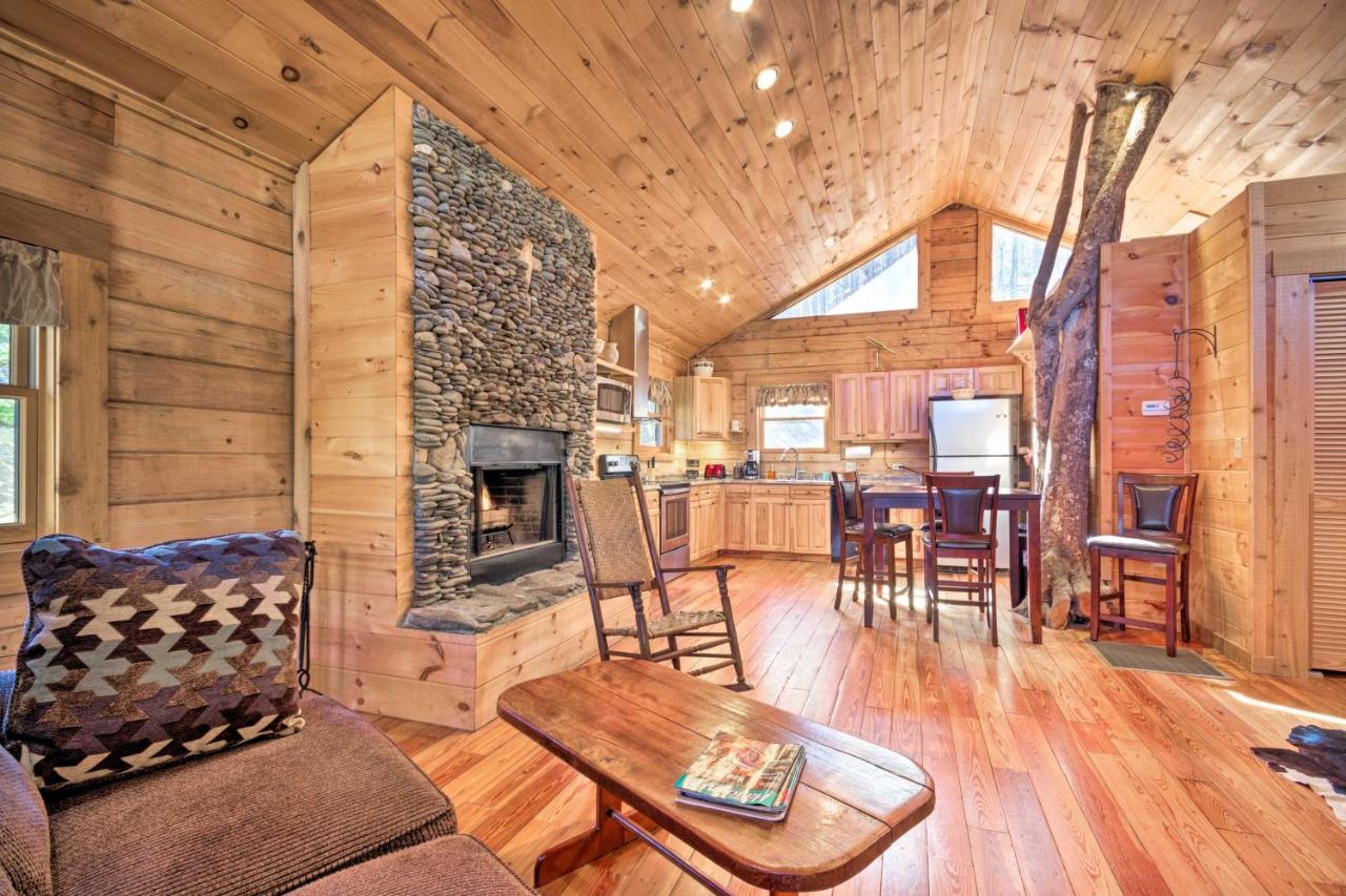 Bryson City Cabin With Wraparound Deck And Hot Tub Luaran gambar