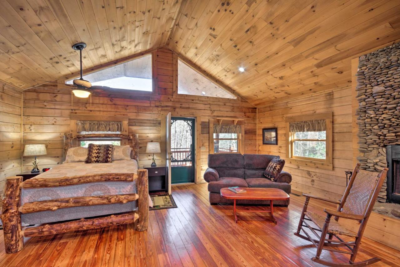 Bryson City Cabin With Wraparound Deck And Hot Tub Luaran gambar
