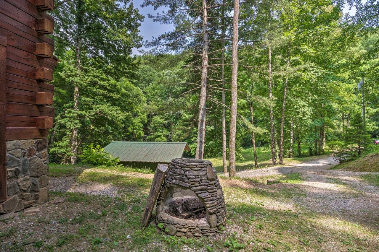 Bryson City Cabin With Wraparound Deck And Hot Tub Luaran gambar