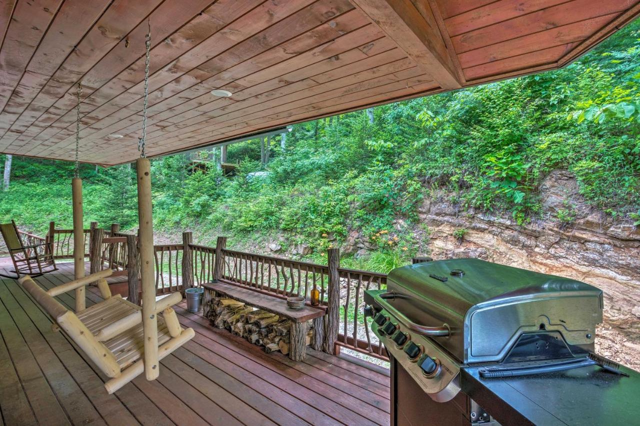 Bryson City Cabin With Wraparound Deck And Hot Tub Luaran gambar